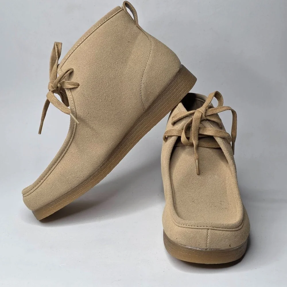 Amazon Essentials Men's Ankle Chukka Boots Size 9 Beige Faux Suede Lace Up Shoes
